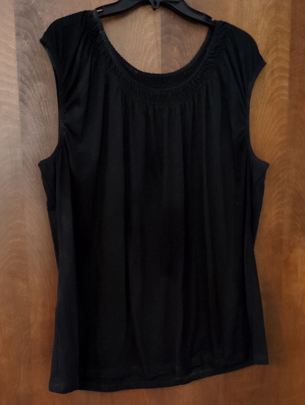 Preswick & Moore Black Cap-Sleeve Gathered Scoop Neck Tank